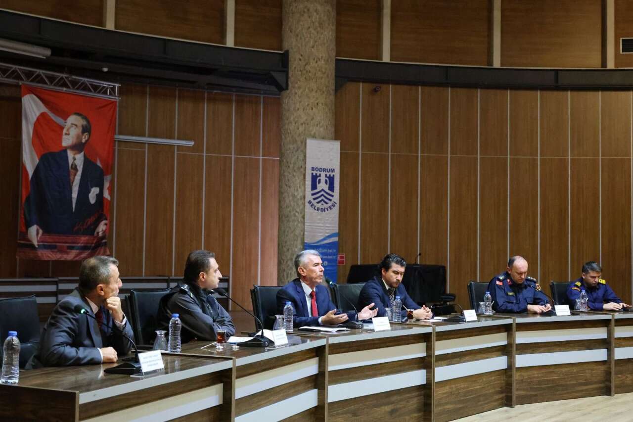 Bodrum Kaymakamı Ali Sırmalı, “Yıl Sonu Değerlendirme Toplantısı”nda Muhtarlarla Bir Araya Geldi 4